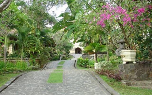 Gunung Paradis Retreat