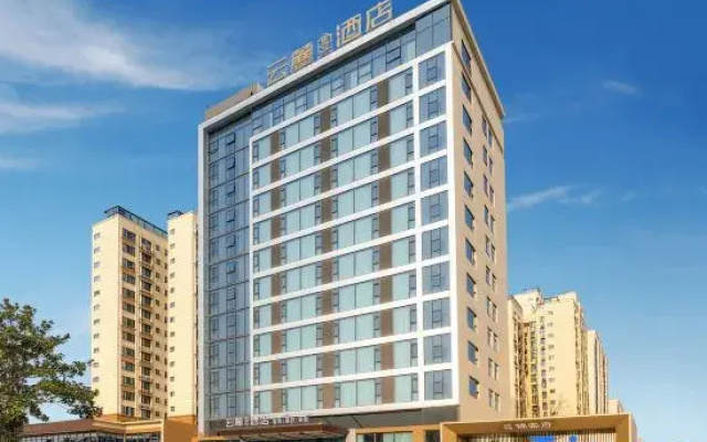 cloud hotel