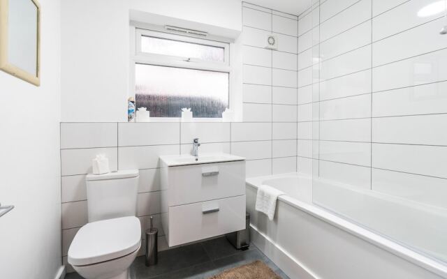 NEW 2BD East London Flat With Garden - Woodford