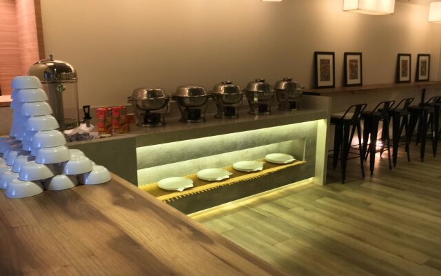 OYO 11498 Hotel Bliss Executive