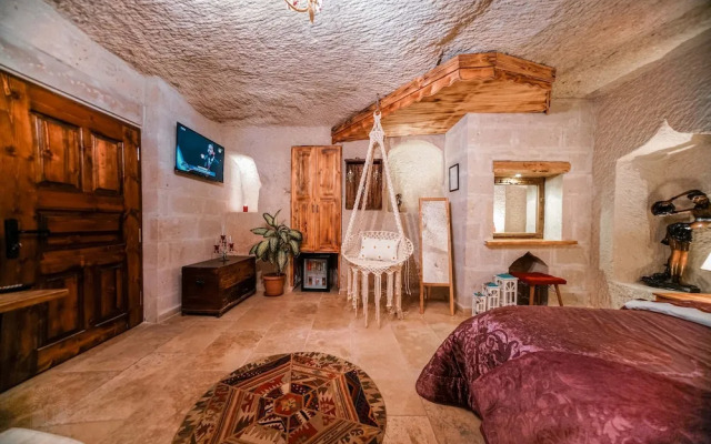 Zeus Cave Suites