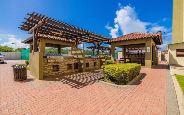 3BR 3BA Duplex w Amazing Views Pool Amenities