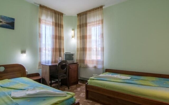 Family Hotel Iv