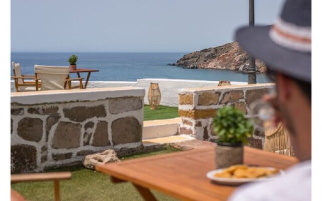 Avgerinos Deluxe Rooms