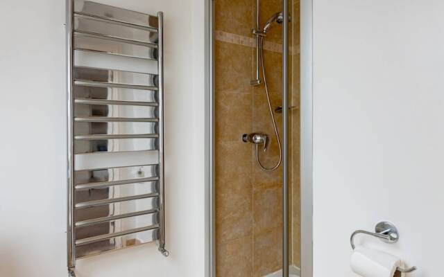 Bright and Spacious 2 Bedroom Flat
