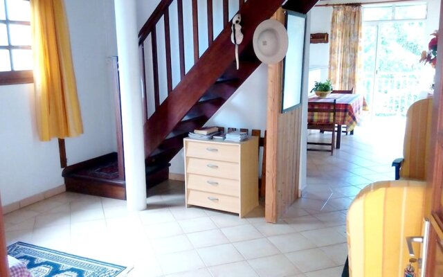 Apartment With one Bedroom in Le Robert, With Enclosed Garden and Wifi - 2 km From the Beach