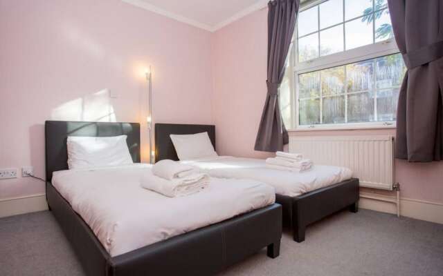 Sunny 2 Bedroom Flat in Islington