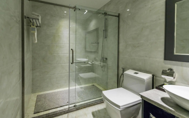 The Litz Hotel & Suites