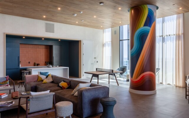 20th floor condo with pool on Rainey St by Locale