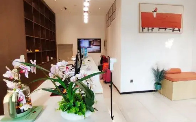 Local Hotels (Guangzhou Jiangnanxi Changgang Road Metro Station)