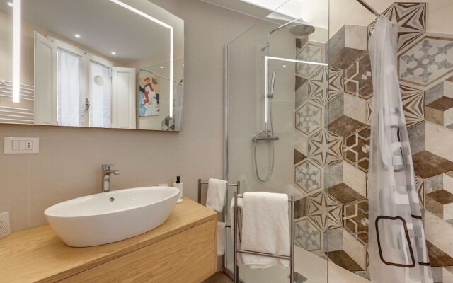 Central Berchet With Terrace and Private Entrance