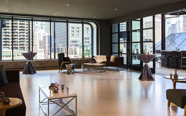 Renaissance Chicago Downtown Hotel
