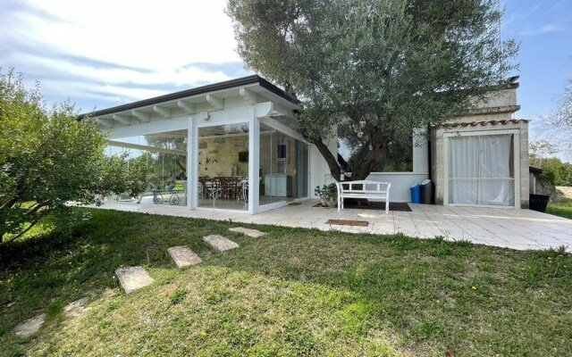 Trullo delle Acacie with pool