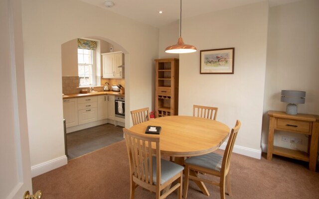 Spacious 2 Bedroom Apartment Surrounded with 36 Acres of Parkland