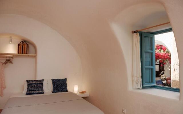 Santorinio Yellow House
