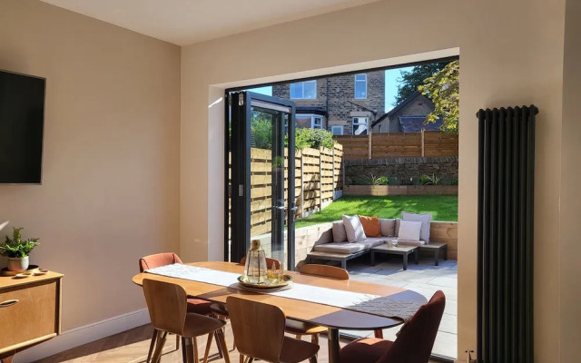 Remarkable 4-bed House in Sheffield