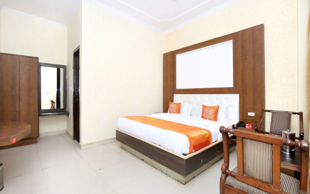 OYO 11318 Hotel Shagun