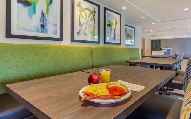 Comfort Suites Downtown