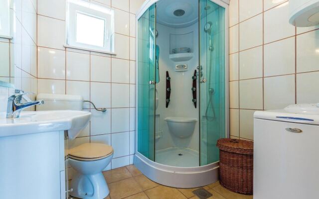 Stunning Apartment in Grizane With 2 Bedrooms