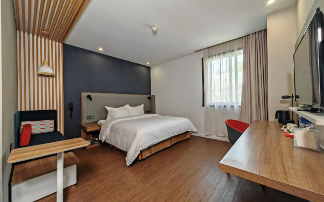 Holiday Inn Express Nanjing Xuanwu Lake by IHG