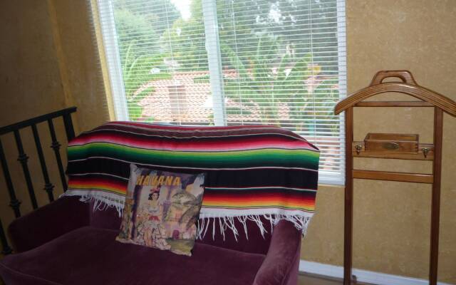 Woodland Hills Calabasas Guesthouses