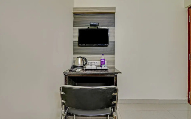 Itsy By Treebo - Eesha Elite