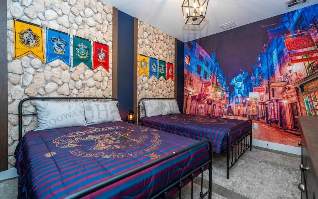 5BR Home With Private Pool Themed Decor