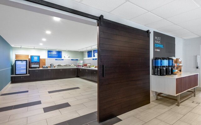 Holiday Inn Express & Suites Wheat Ridge-Denver West by IHG