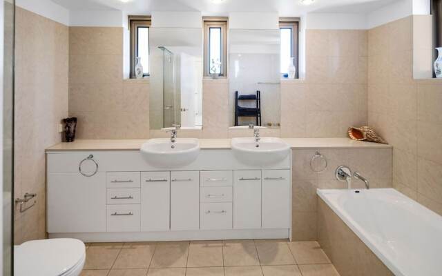Luxury 3BR Apt with Incredible Views
