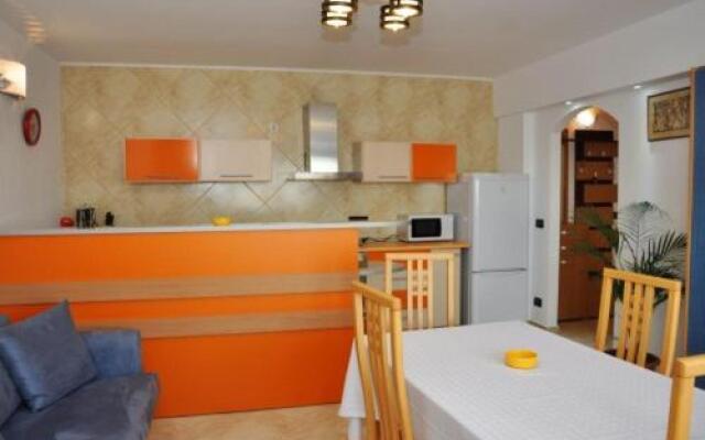 Ap. 30 Linda Residence