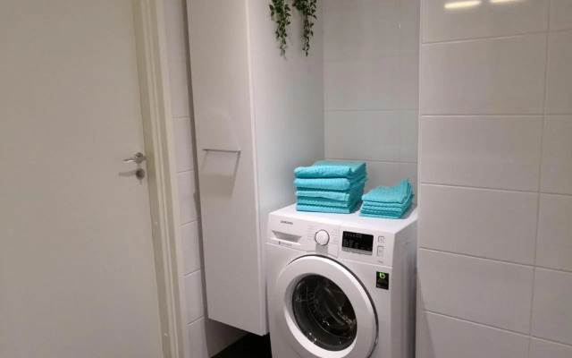 Charming Pine View Apartment