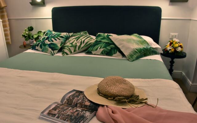 Gloden House Apartments