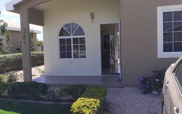 Charming 2-bed House in Portmore Gated Community