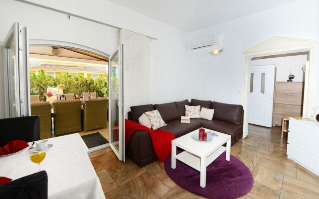 Modern Holiday Home in Buici With Swimming Pool