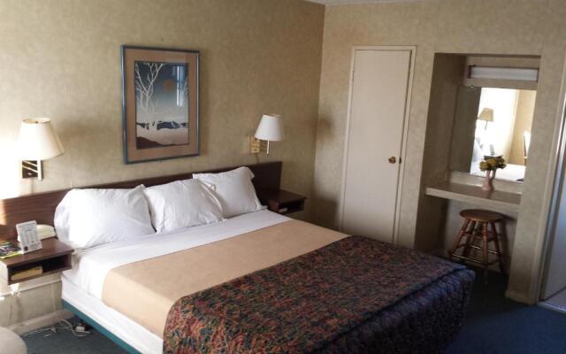 Travelers Beach Inn