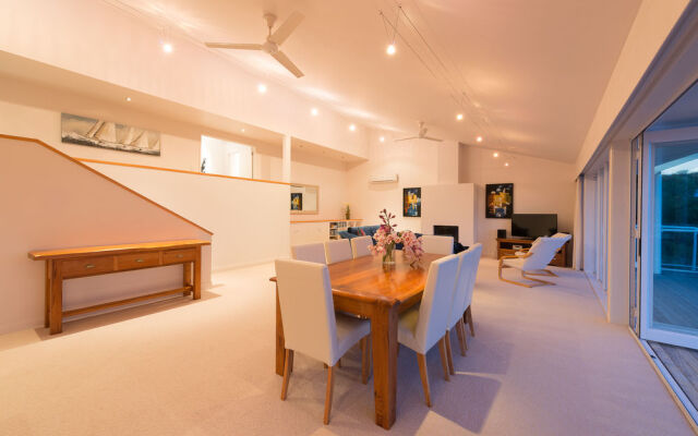 Russell View Apartments