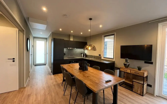 Modern Chalet Near Three National Parks