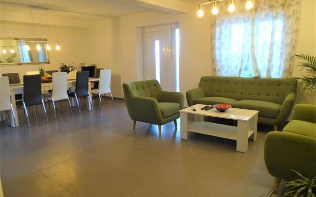 Seaside Villa mit Pool für 12 Personen