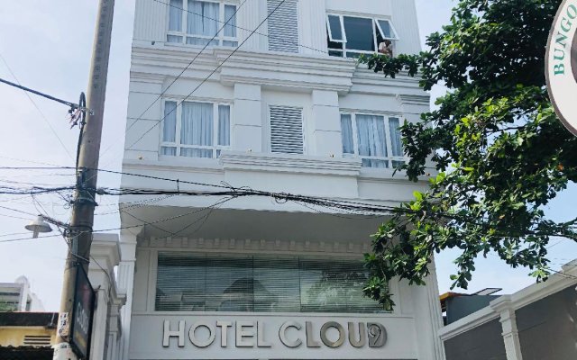 RedDoorz Premium Cloud 9 An Nhon Hotel