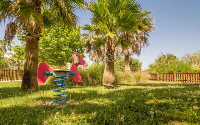 2152-Modern apt with private beach