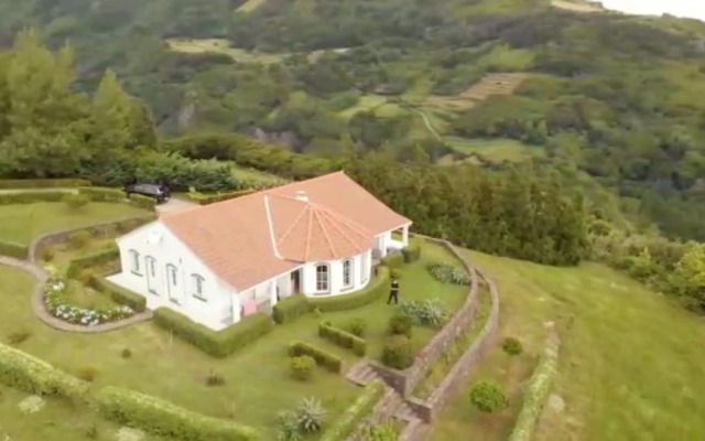 House with 2 Bedrooms in Caveira Das Flores Azores, with Enclosed Garden And Wifi - 7 Km From the Beach