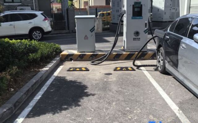 Jianguo Puyin Hotel (Qingdao Wusi Square Qingdao University Branch)