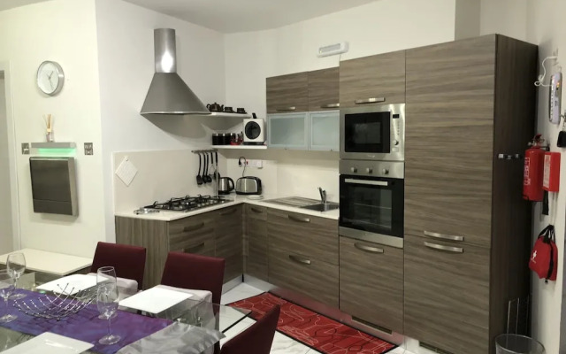 Sea View 2 Bed Apartment Close to Beach