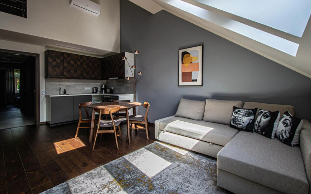 Quite Loft with Balcony and 3 Air Conditioners