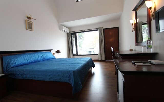 8fold-Pinecrest By LaRiSa, Bhimtal