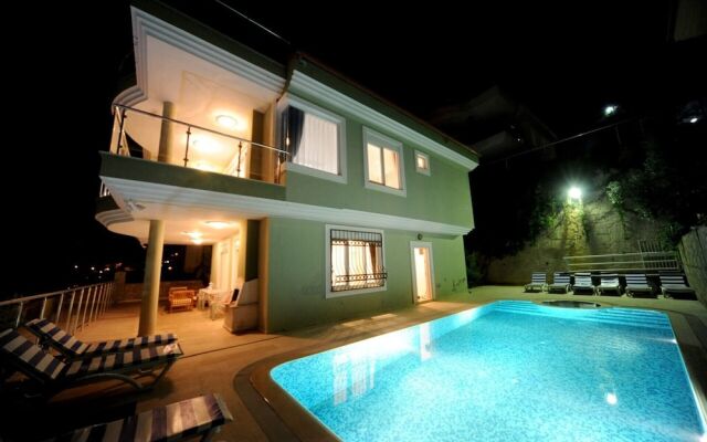 Villa with Majestic Views 1032