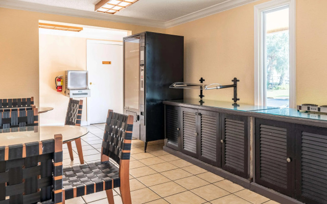 Super 8 by Wyndham Kissimmee-Orlando