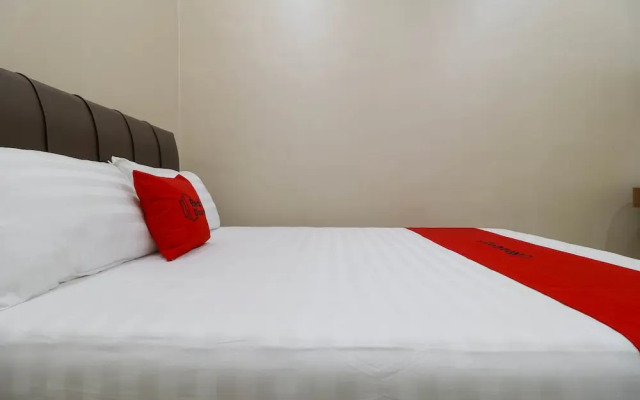 RedDoorz Syariah Plus near Dharmawangsa