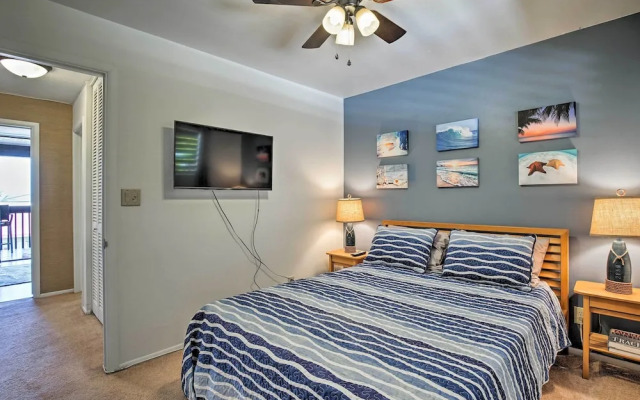 Kona Condo w/ View, Walk to Beach & Restaurants