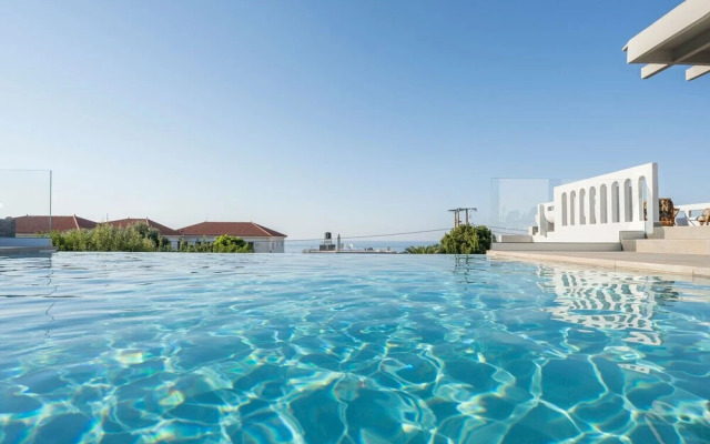 Azatis Luxury Villa